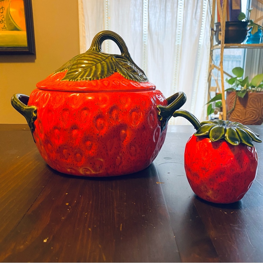 Duncan Enterprises 1976 Strawberry Casserole and Sugar/Jelly Jar 70s Kitchen